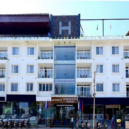 Silver Oak Hotel Мисор Екстериор снимка
