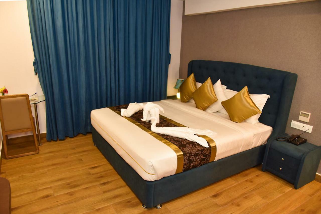 Silver Oak Hotel Мисор Екстериор снимка