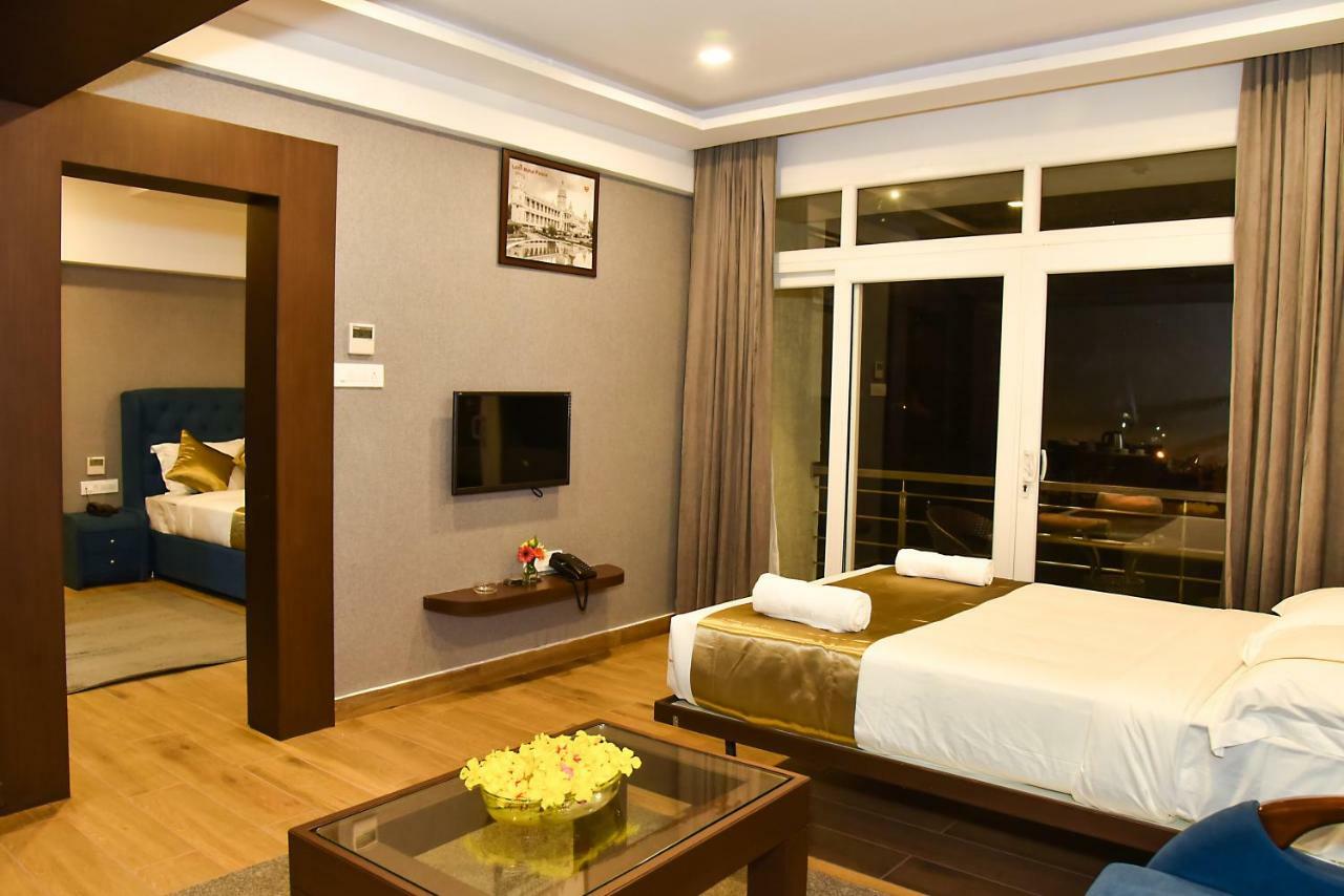 Silver Oak Hotel Мисор Екстериор снимка