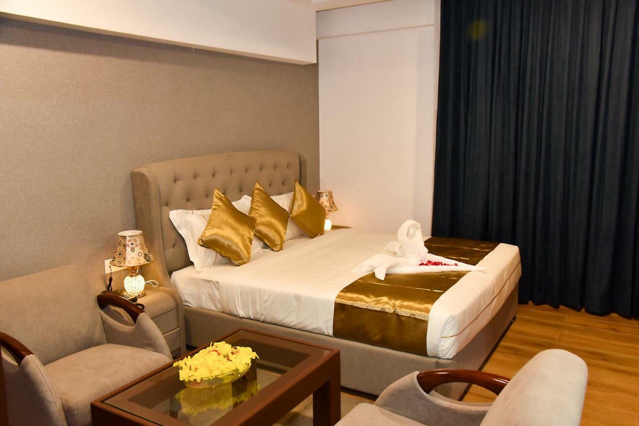 Silver Oak Hotel Мисор Екстериор снимка