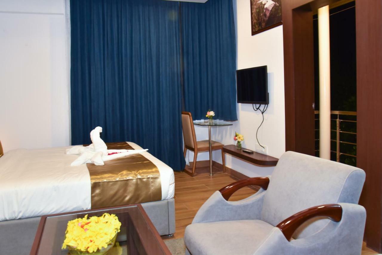 Silver Oak Hotel Мисор Екстериор снимка