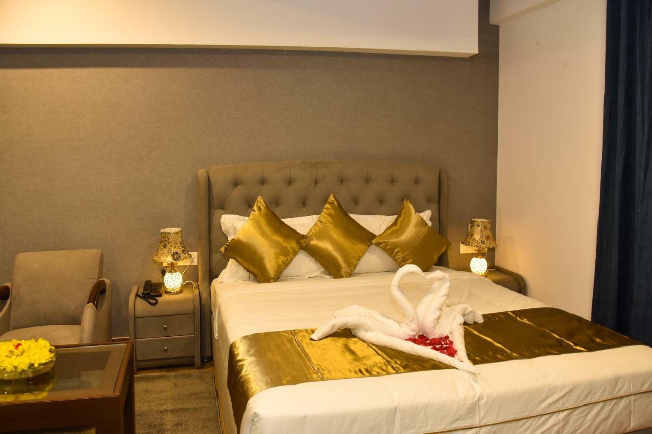 Silver Oak Hotel Мисор Екстериор снимка